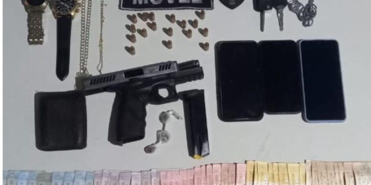 PM DE HUMAITÁ APREENDE ARMA, VEÍCULO E ENTREGA QUATRO PESSOAS NA DELEGACIA