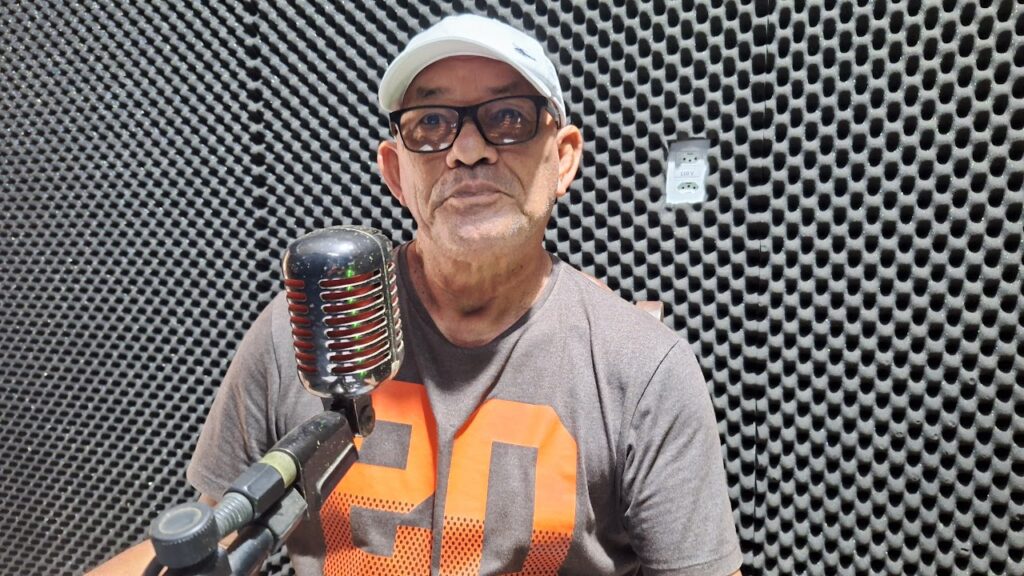 Arinaldo em entrevista na FM