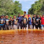 CARAVANA DE MANICORÉ PERCORRE 84 KM A PÉ E PEDE APOIO A DEDEI LOBO PARA RECUPERAÇÃO DO RAMAL DEMOCRACIA