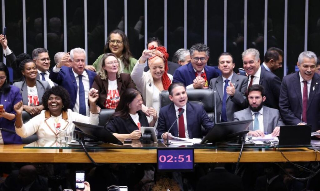 Câmara aprpva escala 6 x 1