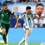 MESSI VIRA MAIOR ARTILHEIRO DAS COPAS E LIDERA ARGENTINA EM ESTREIA