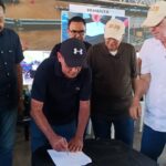 PREFEITO DEDEI LOBO ASSINA CONVÊNIO COM GOVERNO FEDERAL PARA AQUISIÇÃO DE MÁQUINAS PESADAS EM HUMAITÁ