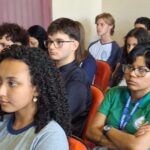 ESTUDANTES DO CENTRO EDUCACIONAL EVANGÉLICO BETEL ACOMPANHAM SESSÃO NA CÂMARA DE VEREADORES DE HUMAITÁ EM AULA PRÁTICA DE CIDADANIA