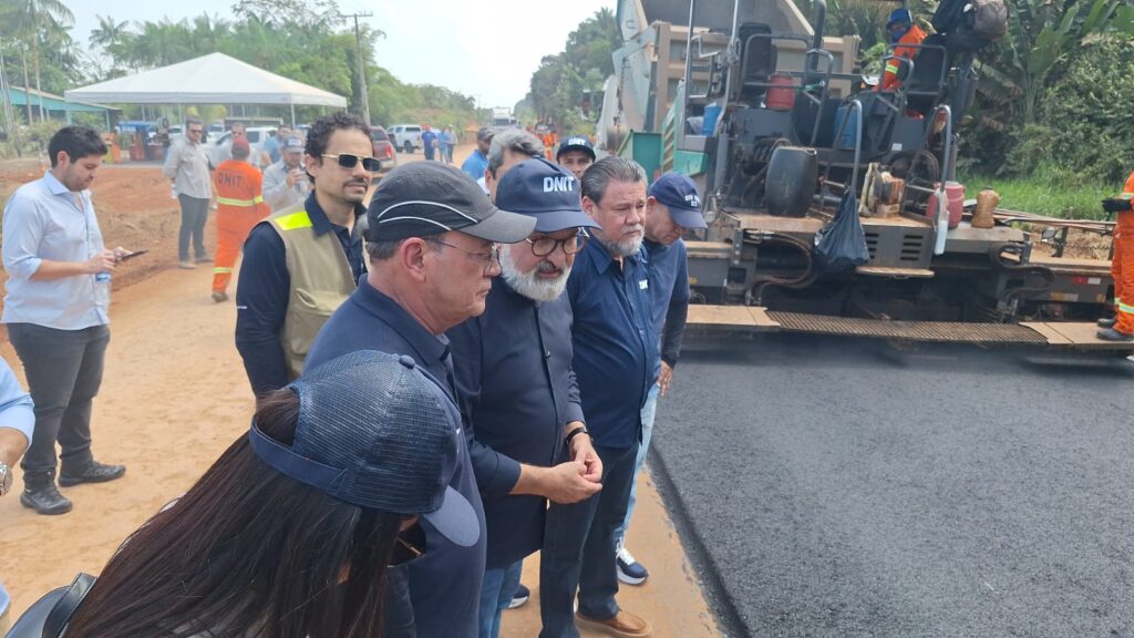 Prefeito e ministro vistoriam obras da BR