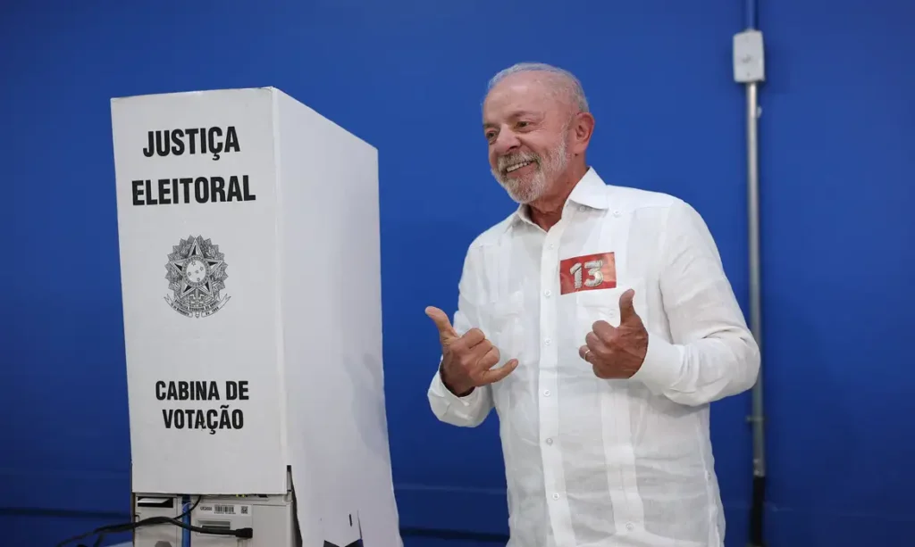 Lula votando