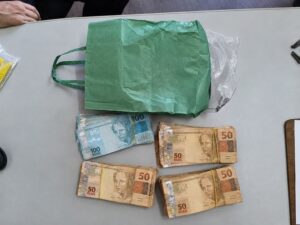 PF apreende 27 mil
